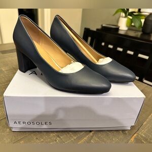 New in Box AEROSOLES Women's Navy Blue Genuine Leather Heels Size 6.5